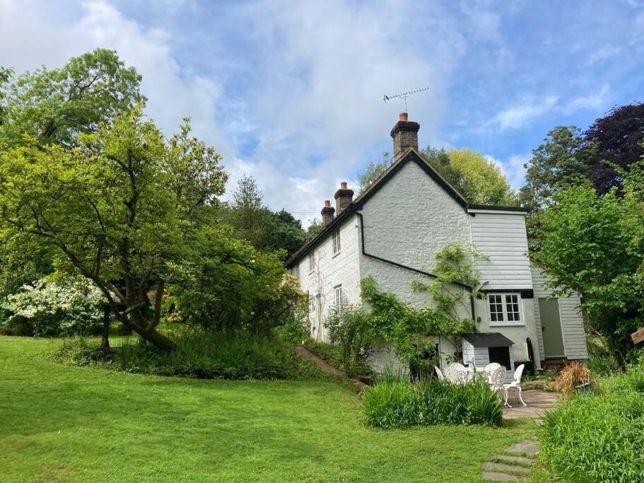 Ashdown Forest Character Cottage, 18Th Century Crowborough Buitenkant foto